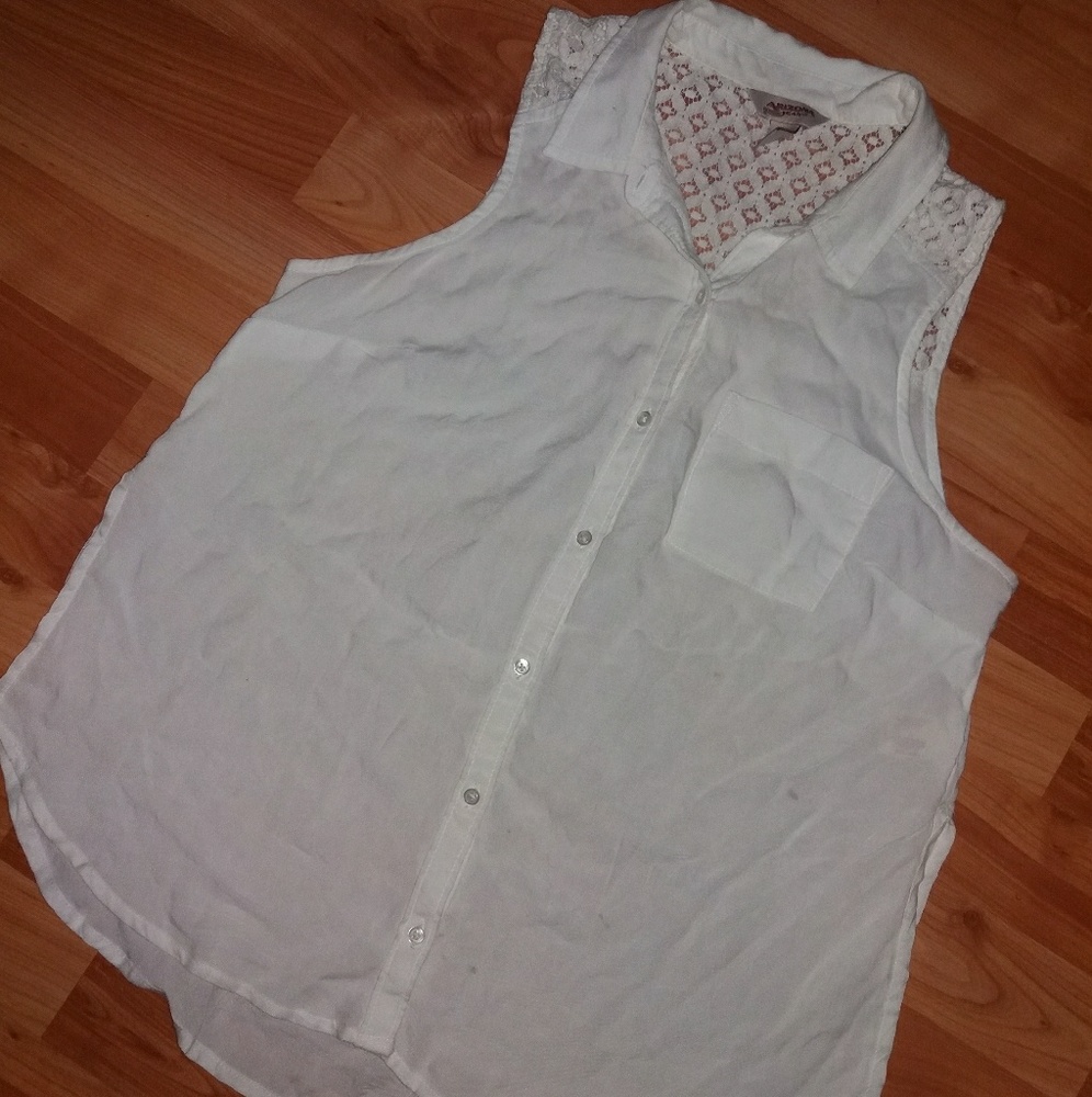 White button down sleeveless top